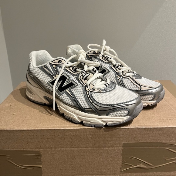 New Balance 740 - Gray and White - Picture 1 of 2